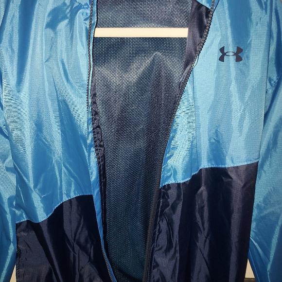 UNDER ARMOUR BOYS WINDBREAKER - Picture 4 of 4